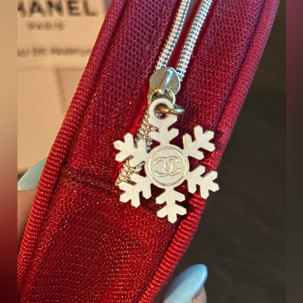 CHANEL beauty Red Cosmetic Bag - Picture 3 of 6